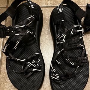 Chacos size 9 black and white